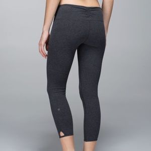 Lululemon Dhanurasana Crop II